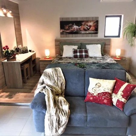 Sea View Beachfront 마살폰